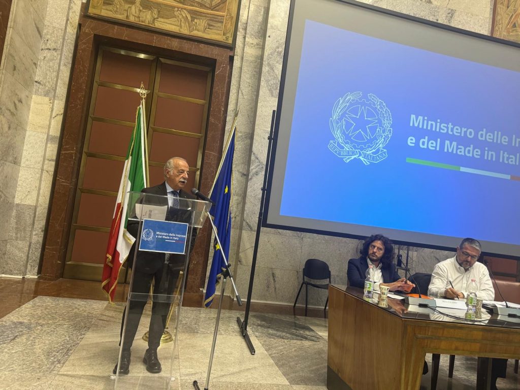 Saldi, a luglio vendite -8,1%. Felloni: “Serve un cambio di passo per sostenere chi resiste, anima le città e dà lavoro. Al Ministro Urso tre proposte”